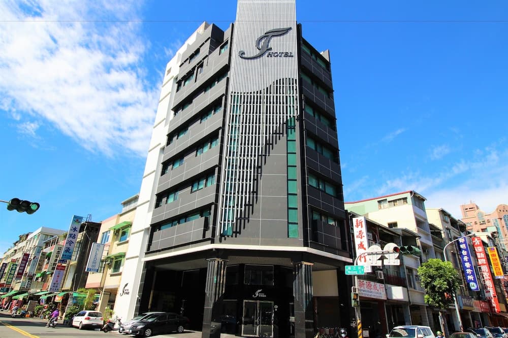 J Hotel main