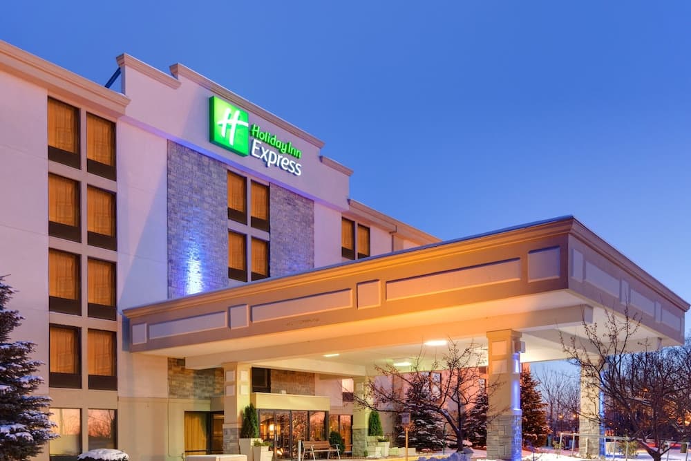 Holiday Inn Express Flint-Campus Area main