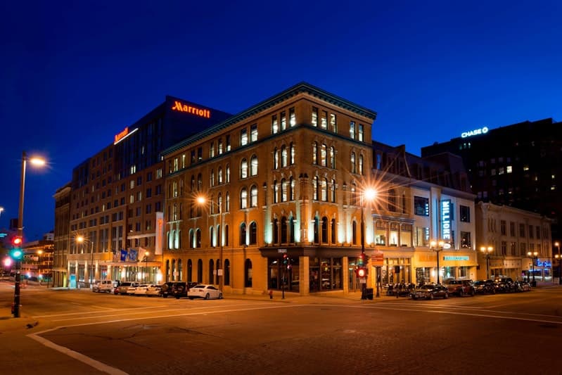 Milwaukee Marriott Downtown main