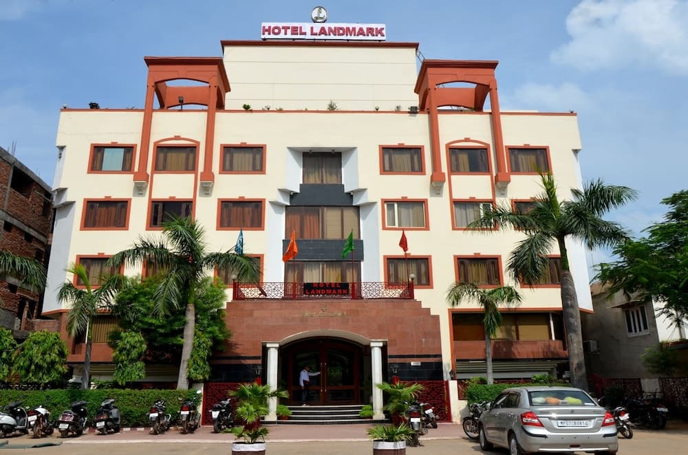 Hotel Landmark main