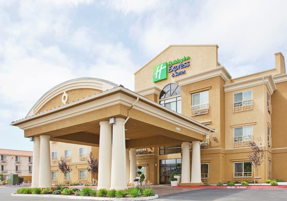 Holiday Inn Express & Suites Salinas main