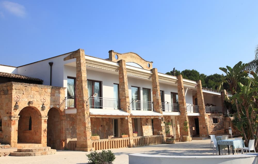 Eden Resort Country & Spa main