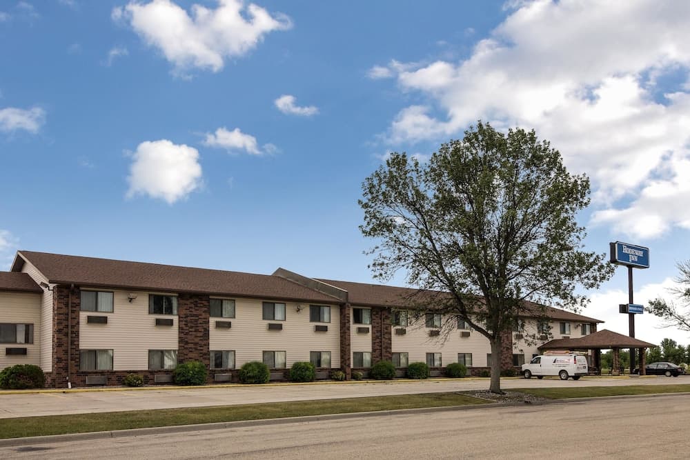Rodeway Inn Wahpeton main