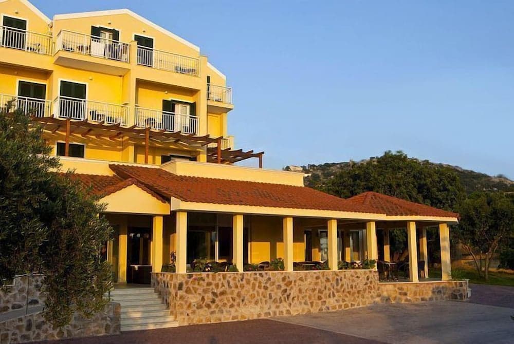 Lassi Hotel main