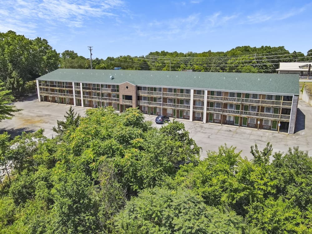 White Wing Lodge main