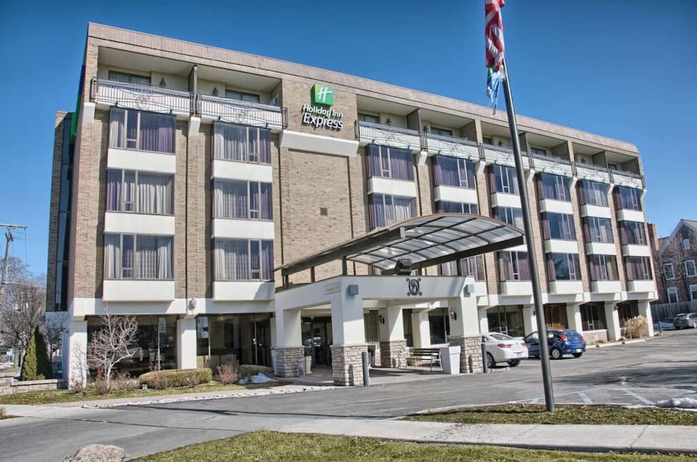 Holiday Inn Express Detroit - Birmingham main