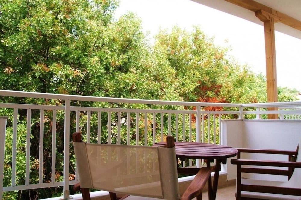 Maranton Beach Hotel main