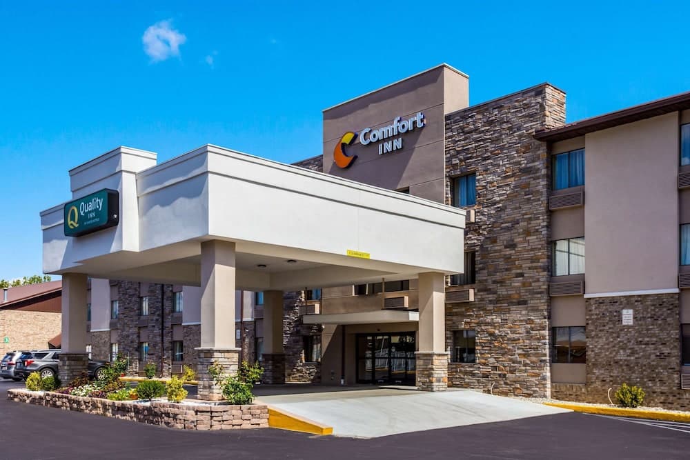 Days Inn Charleston East main