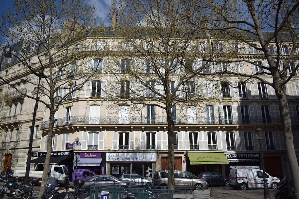 Paris Square main