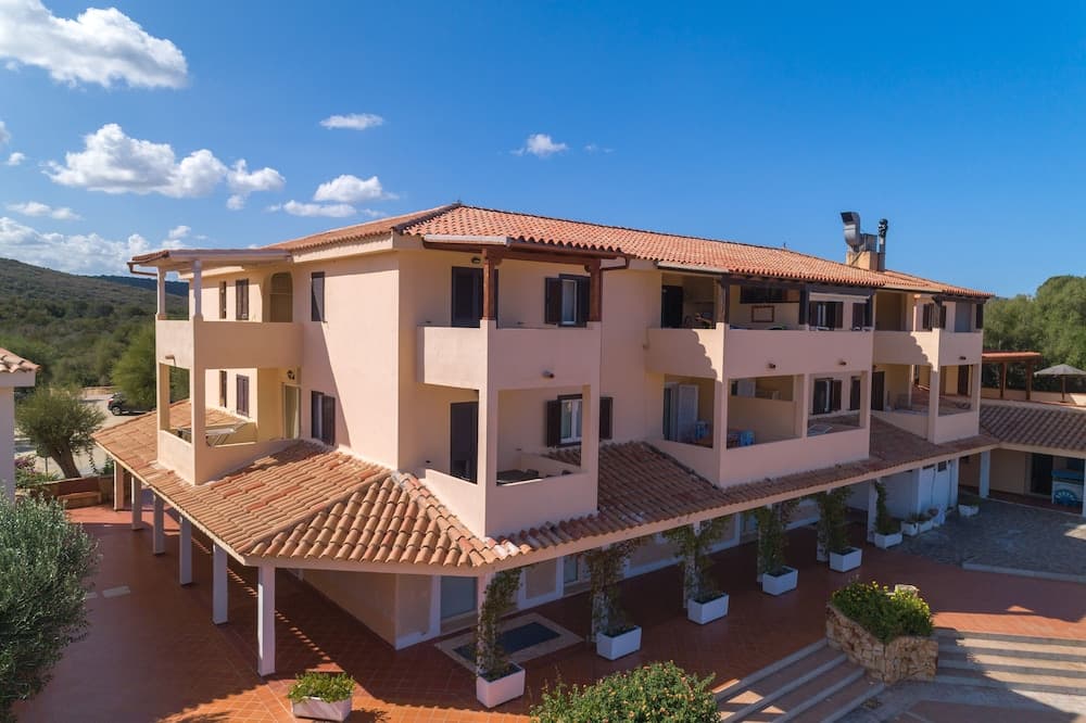 Baia De Bahas Residence main