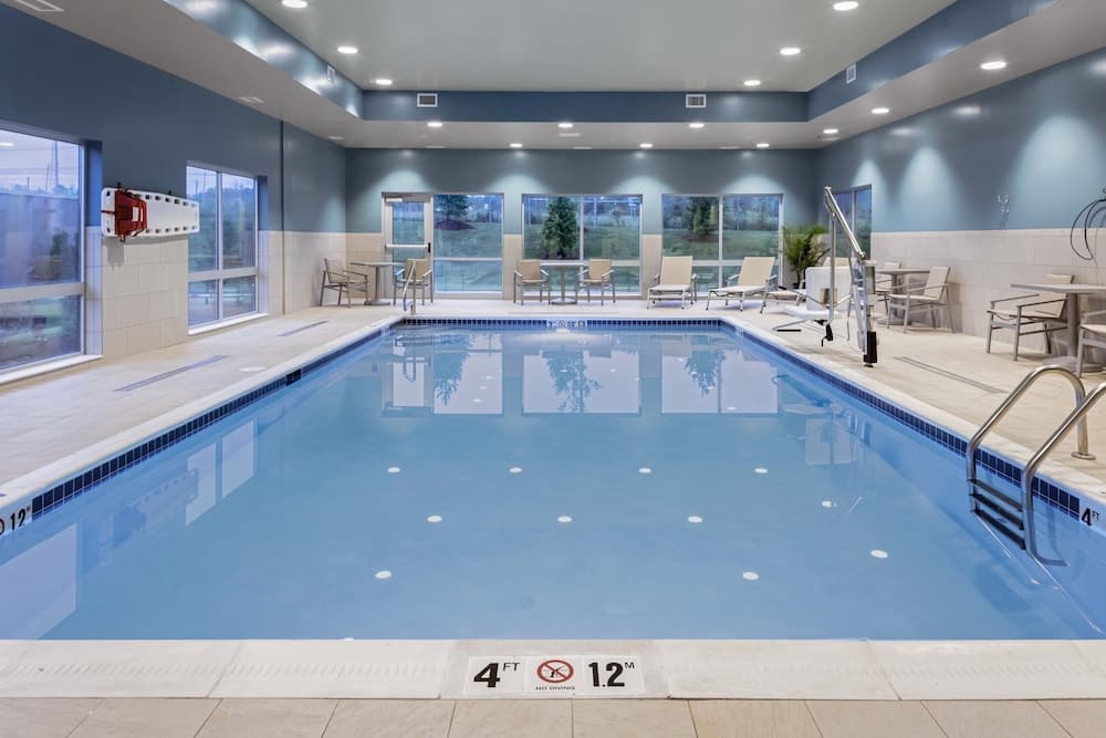 Holiday Inn Express & Suites Madison main