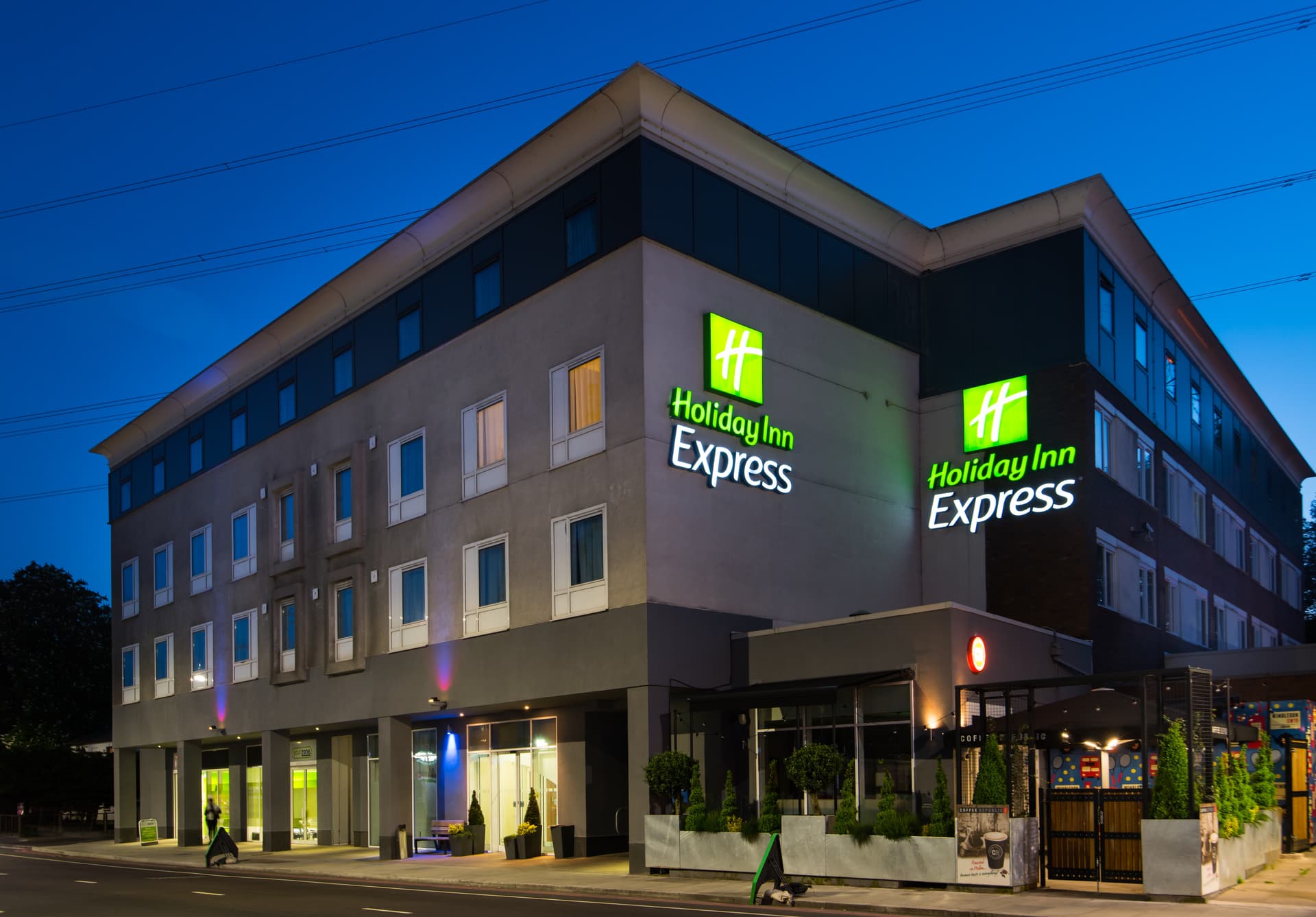Holiday Inn Express London - Wimbledon South main