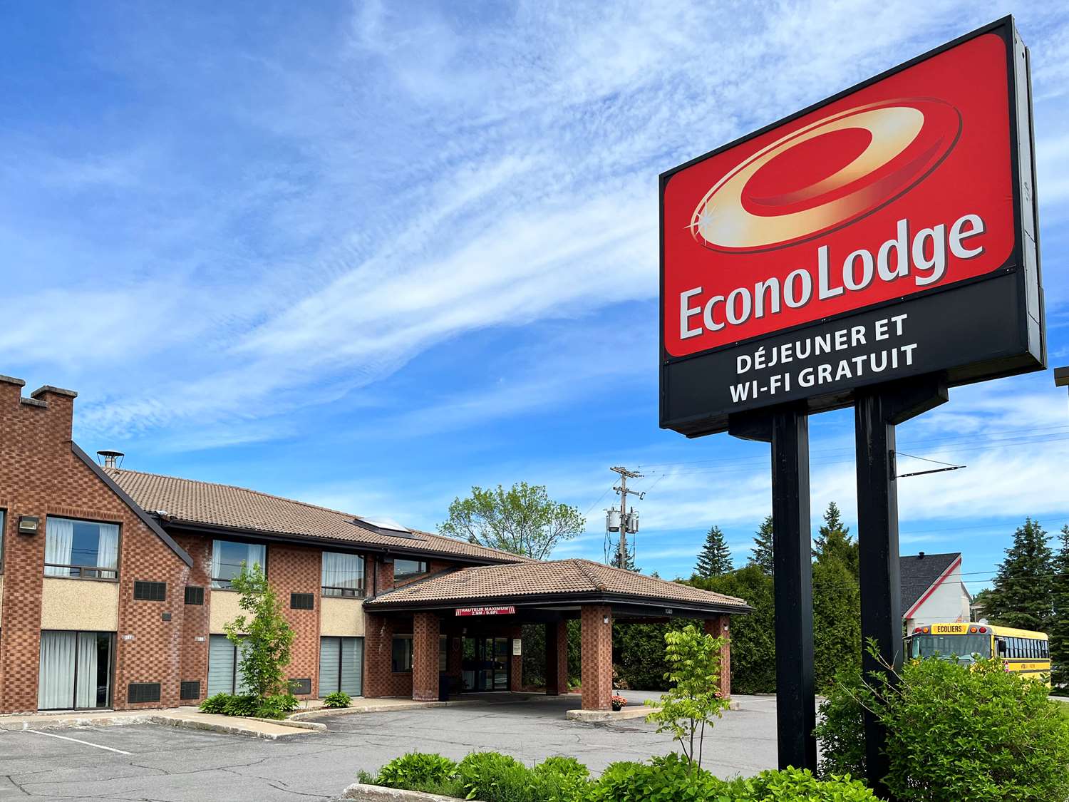 Econo Lodge Airport main