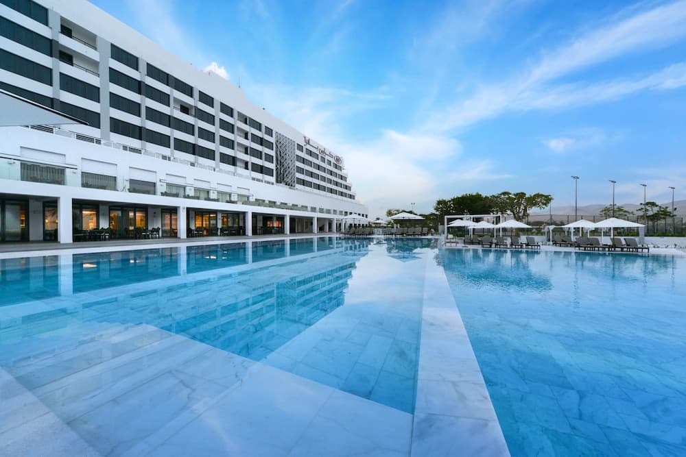 Crowne Plaza Muscat main