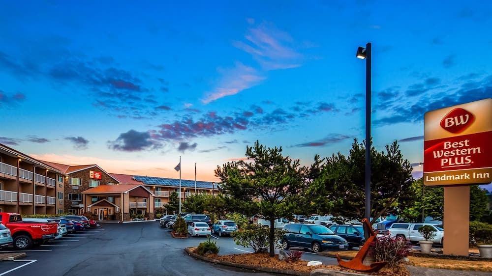 Best Western Plus Landmark Inn main
