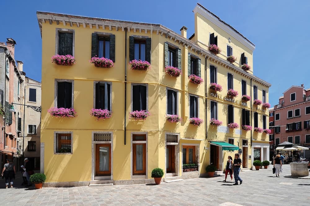 Hotel Santa Marina main