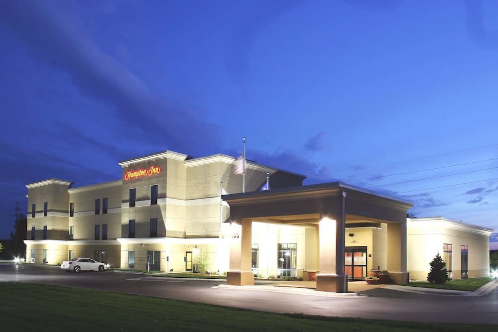 Hampton Inn Fairmont main