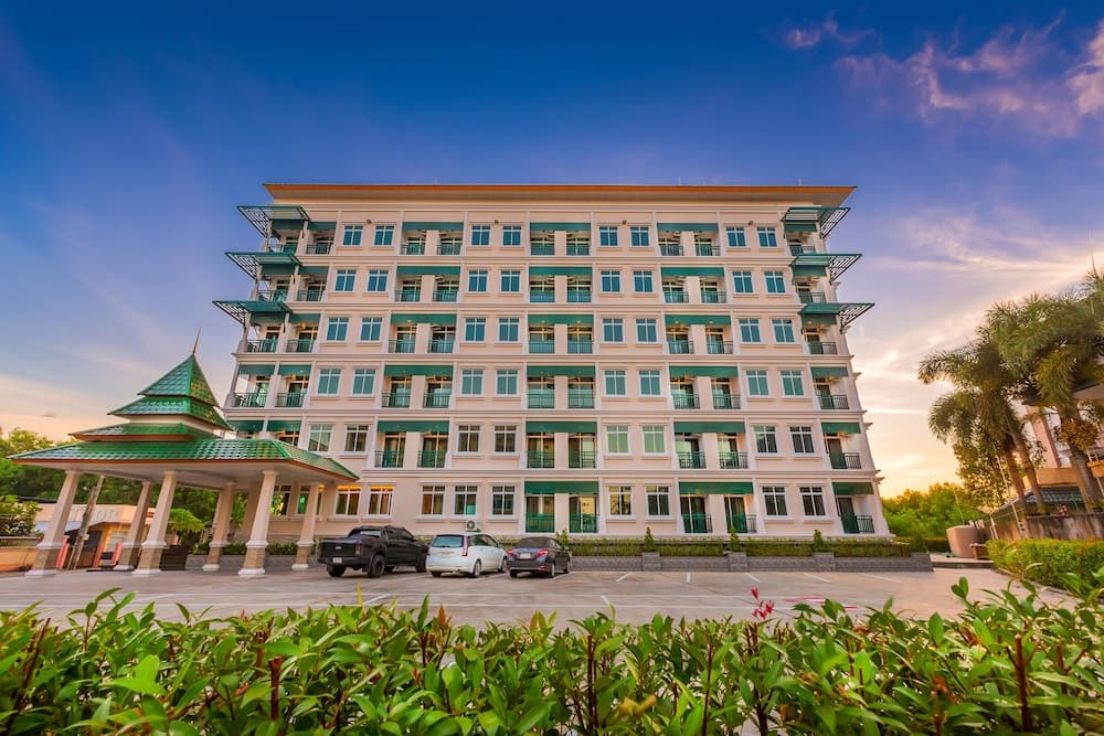 Evergreen Suite Hotel main
