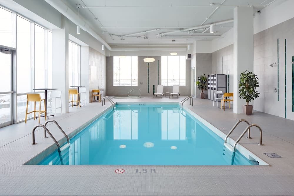 Holiday Inn & Suites Montreal Airport main