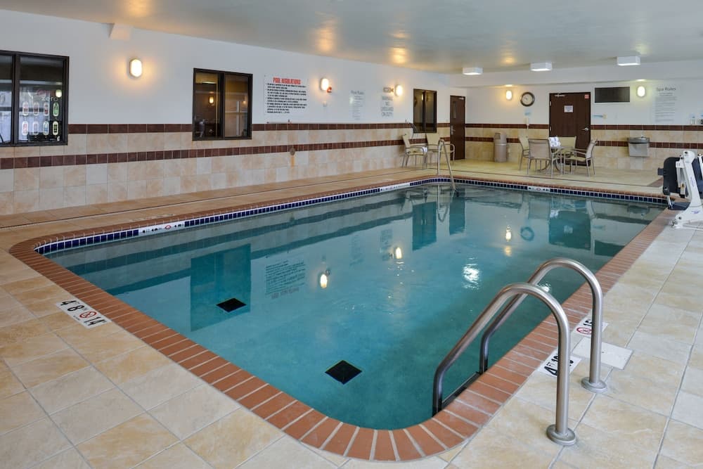 Holiday Inn Express And Suites Cherry Hills main