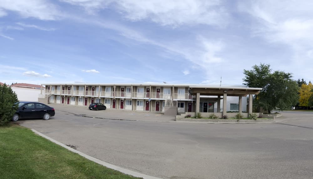 Plains Motel main