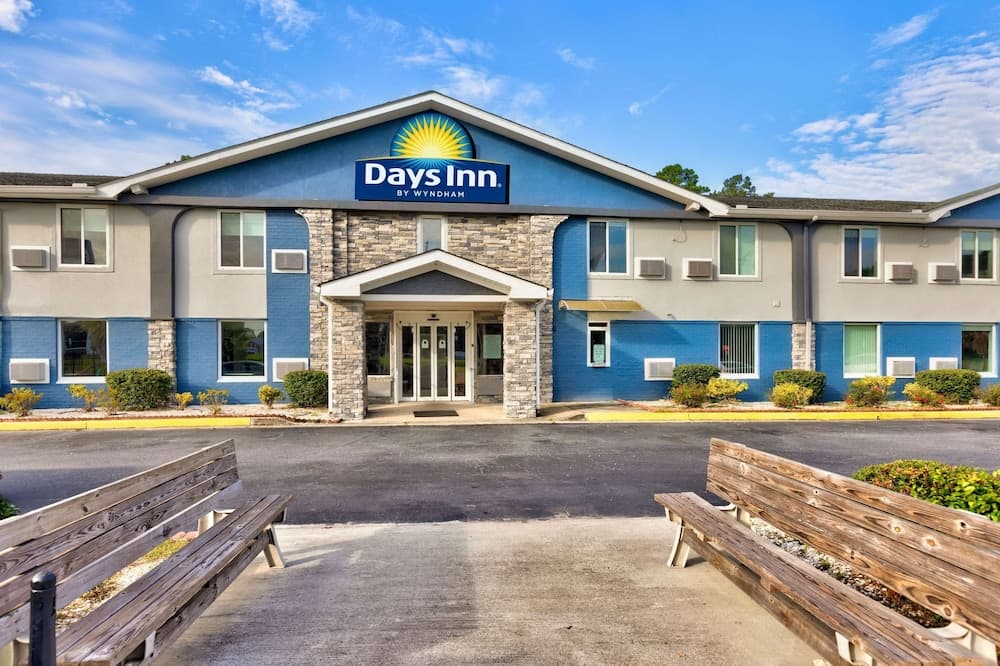 Days Inn by Wyndham Savannah Gateway I-95 main