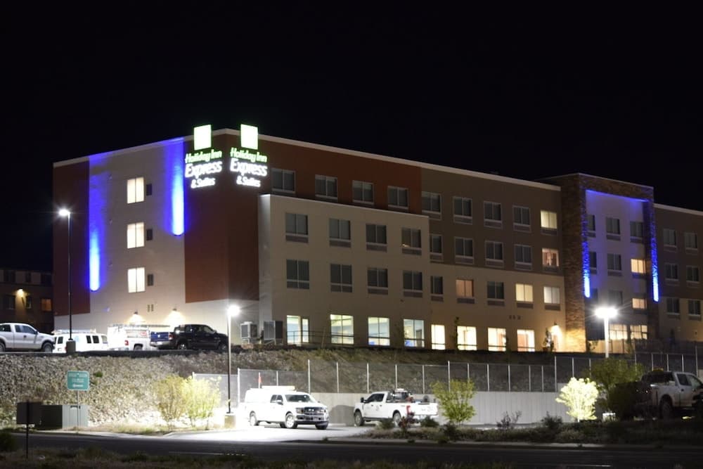 Holiday Inn Express & Suites Elko main