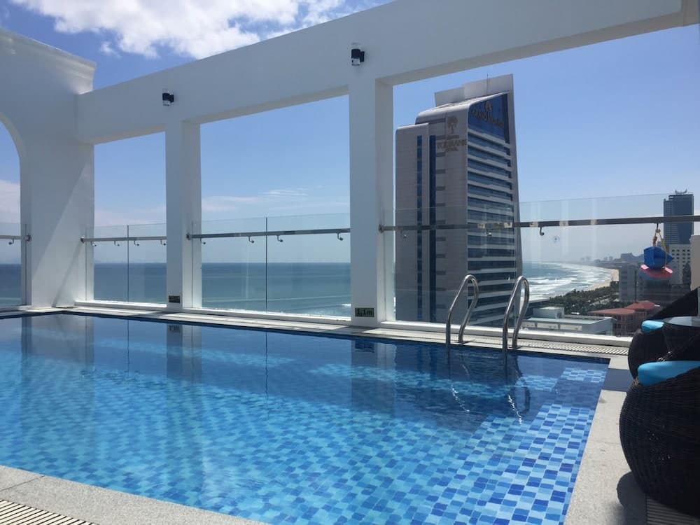 Tuyet Son Hotel main