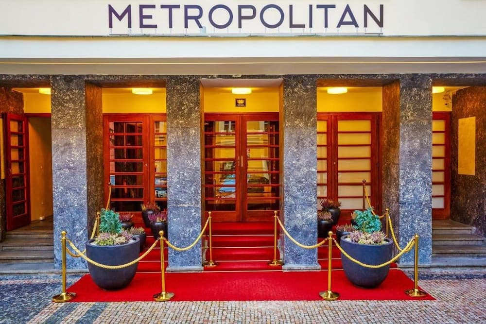 Metropolitan Old Town hotel main