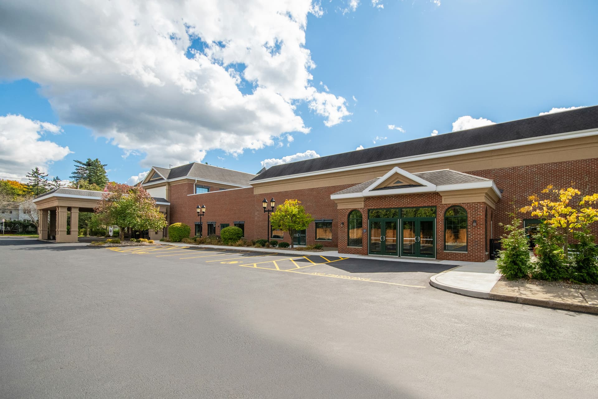 Hampton Inn East Aurora main