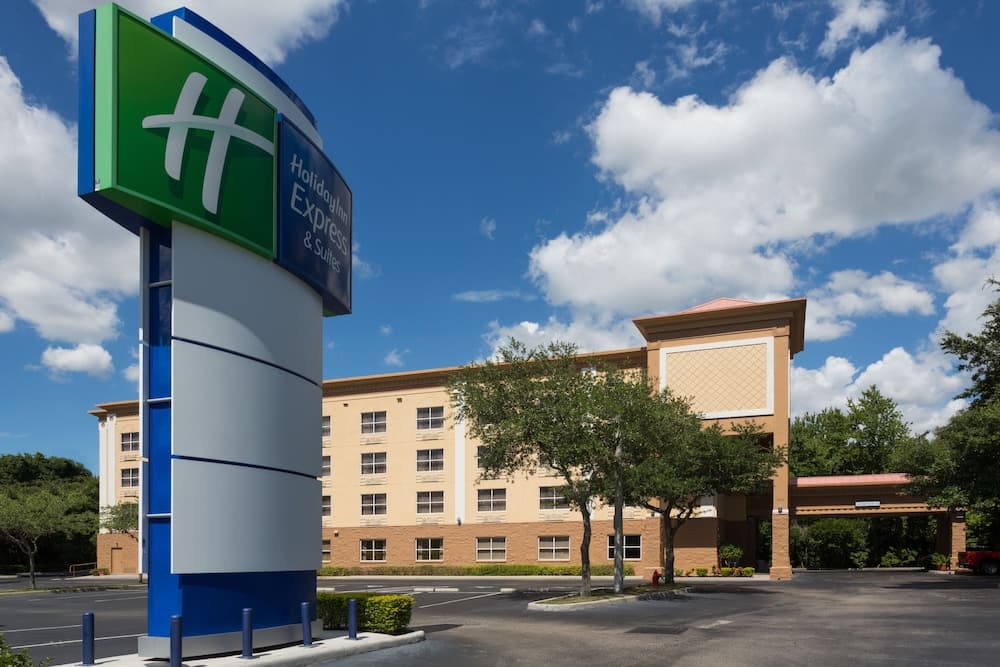 Holiday Inn Express & Suites Plant City main