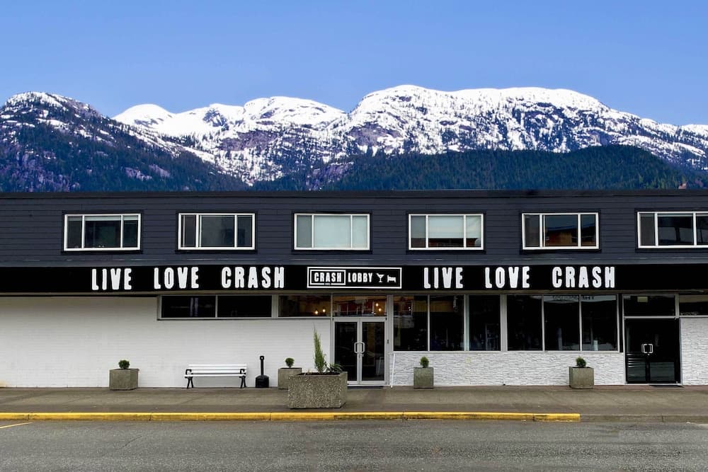 Crash Hotel Squamish main
