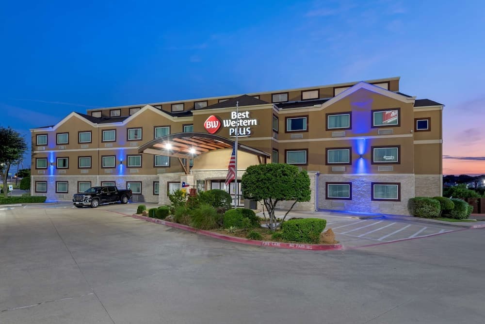 Best Western Plus Arlington North Hotel & Suites main
