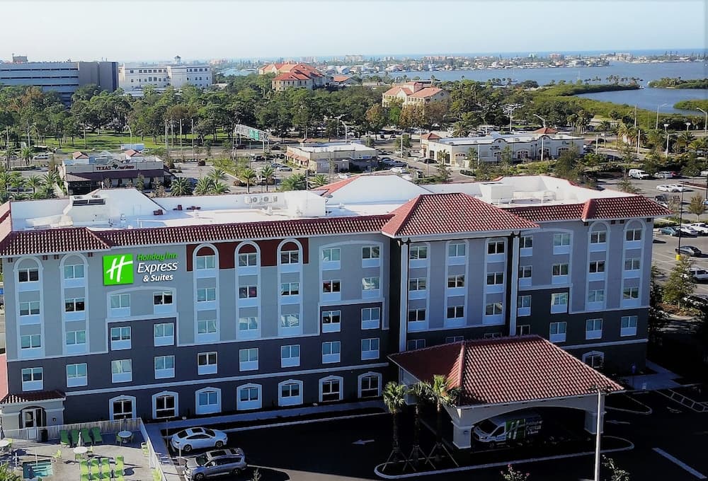 Holiday Inn Express & Suites St. Petersburg - Madeira Beach main