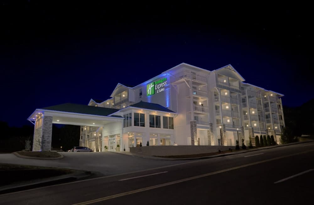 Holiday Inn Express And Suites Pigeon Forge Sevier main
