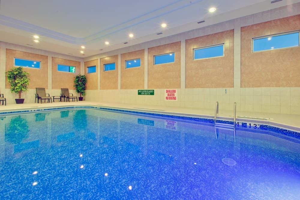 Holiday Inn Express Dryden main