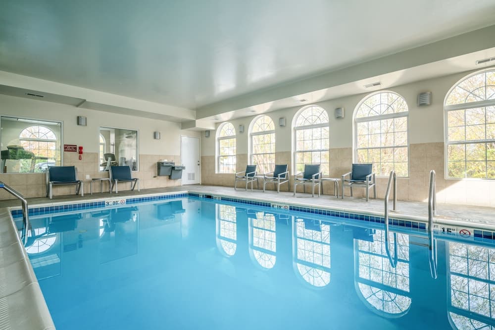 Holiday Inn Express Prince Frederick main