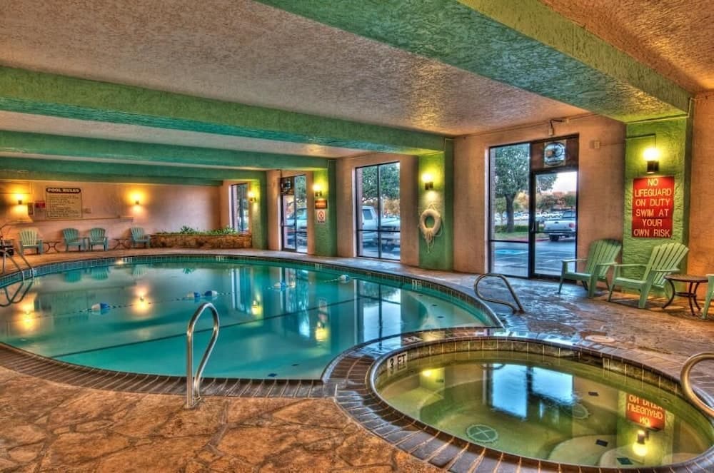 Mcm Elegante Suites main