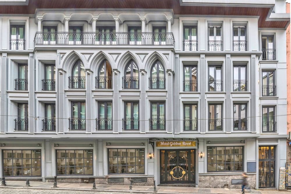 Golden Royal Hotel main