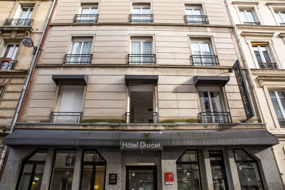 Hôtel Darcet Paris main
