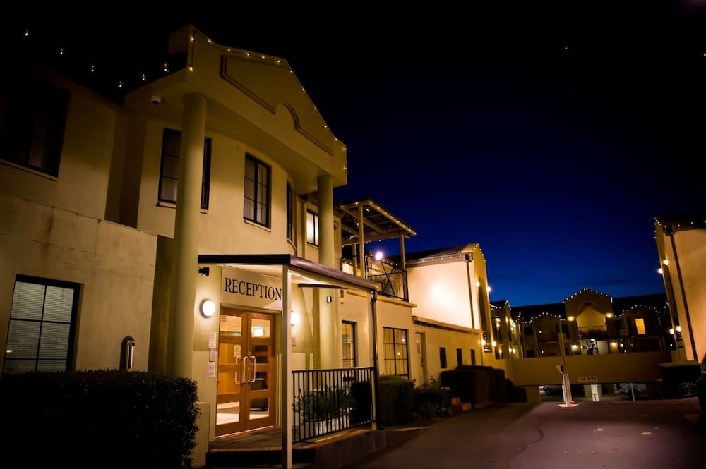 Canberra Parklands Central Apartment Hotel main