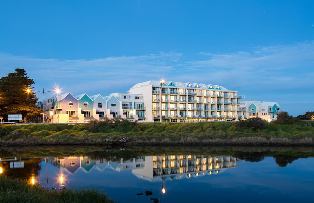 Lady Bay Resort main