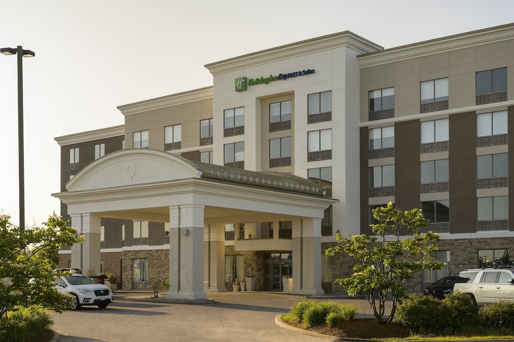 Holiday Inn Express & Suites North Bay main