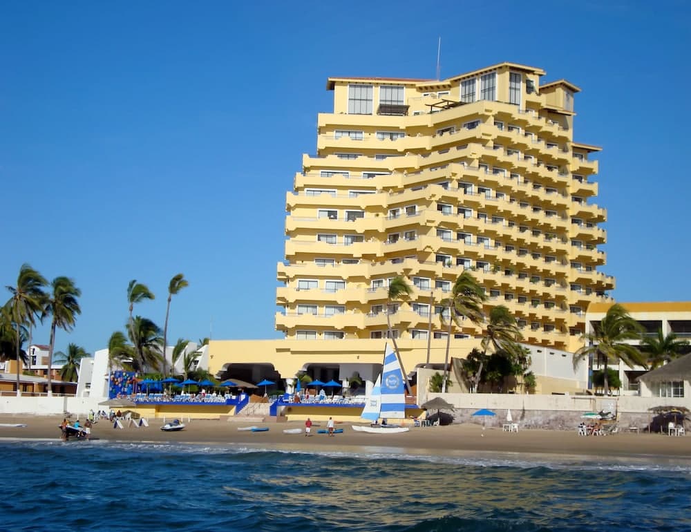 Royal Villas Resort main