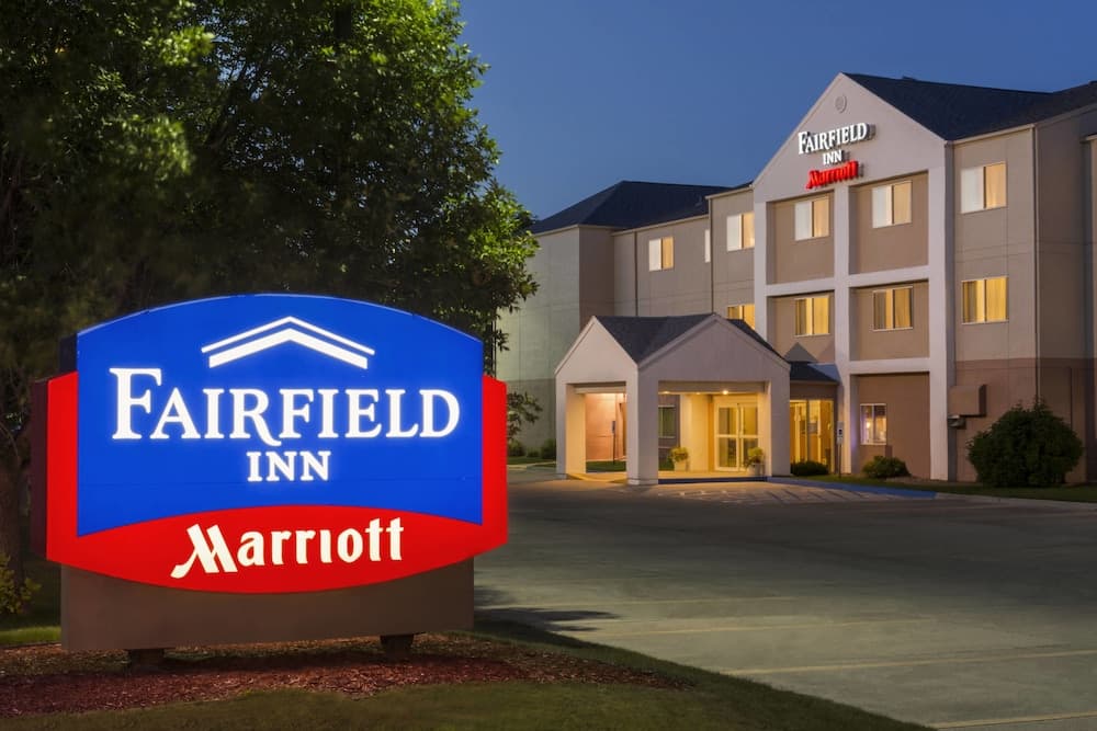 Amerivu Inn And Suites Grand Forks main