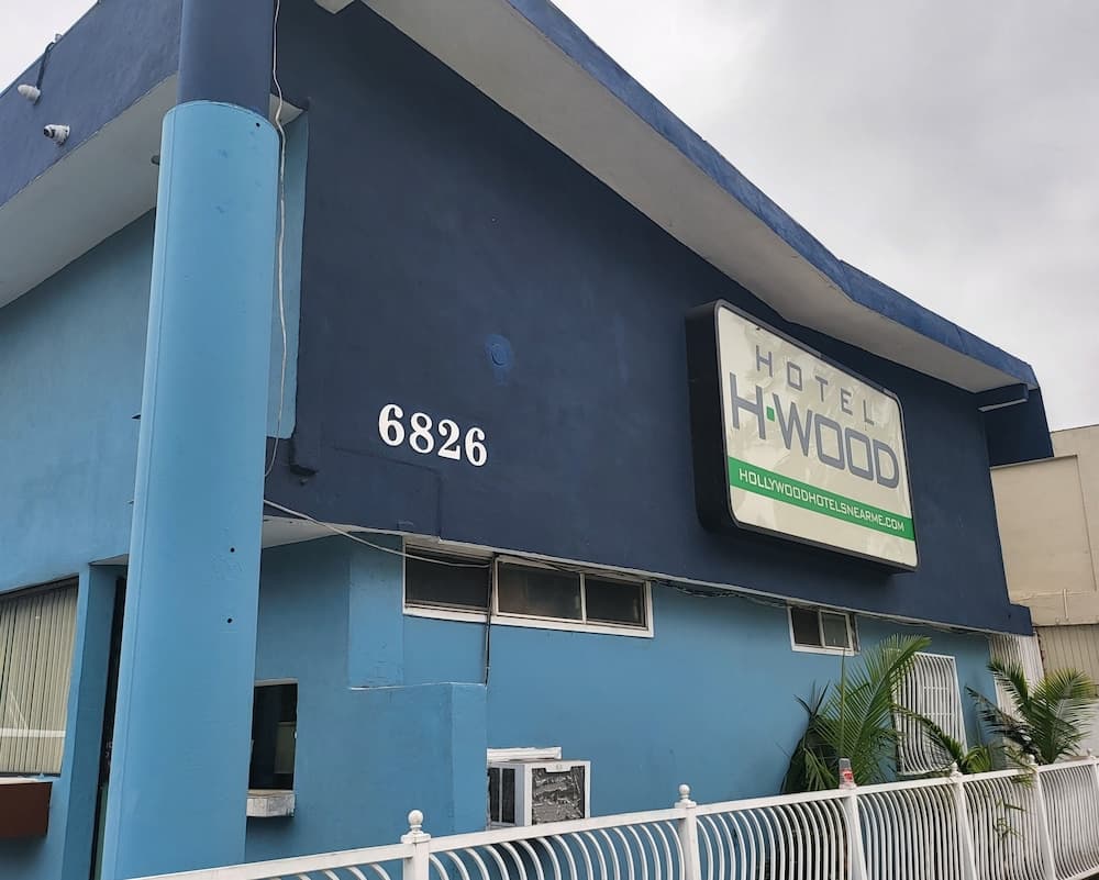Hotel H-Wood main