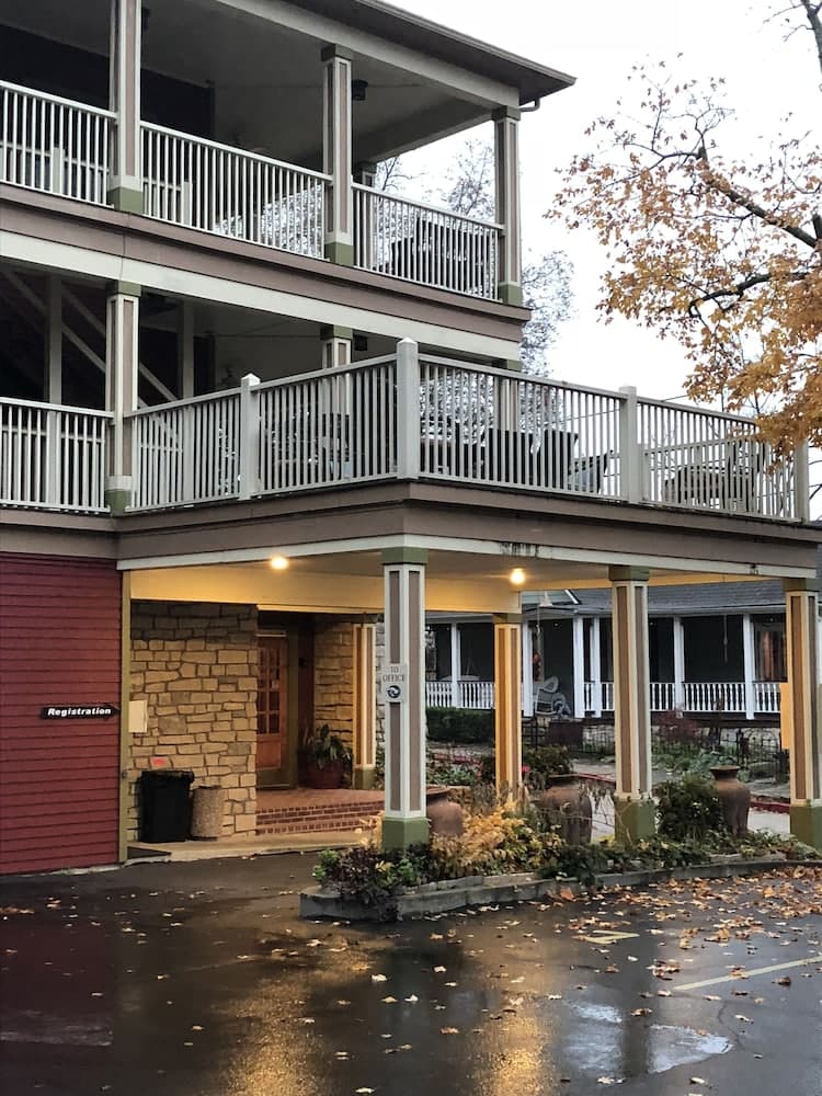 All Seasons Inn main