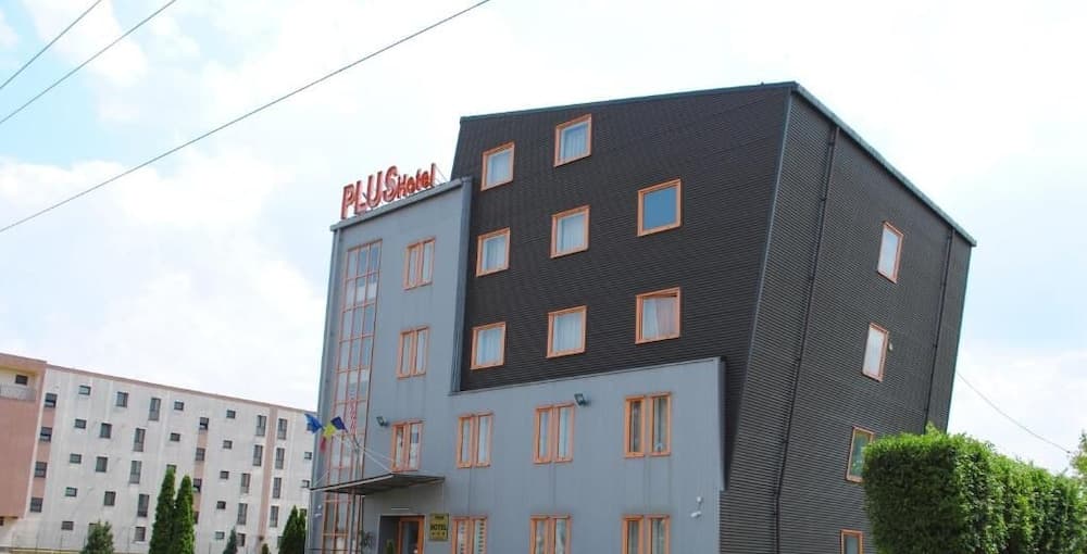 Plus Hotel main