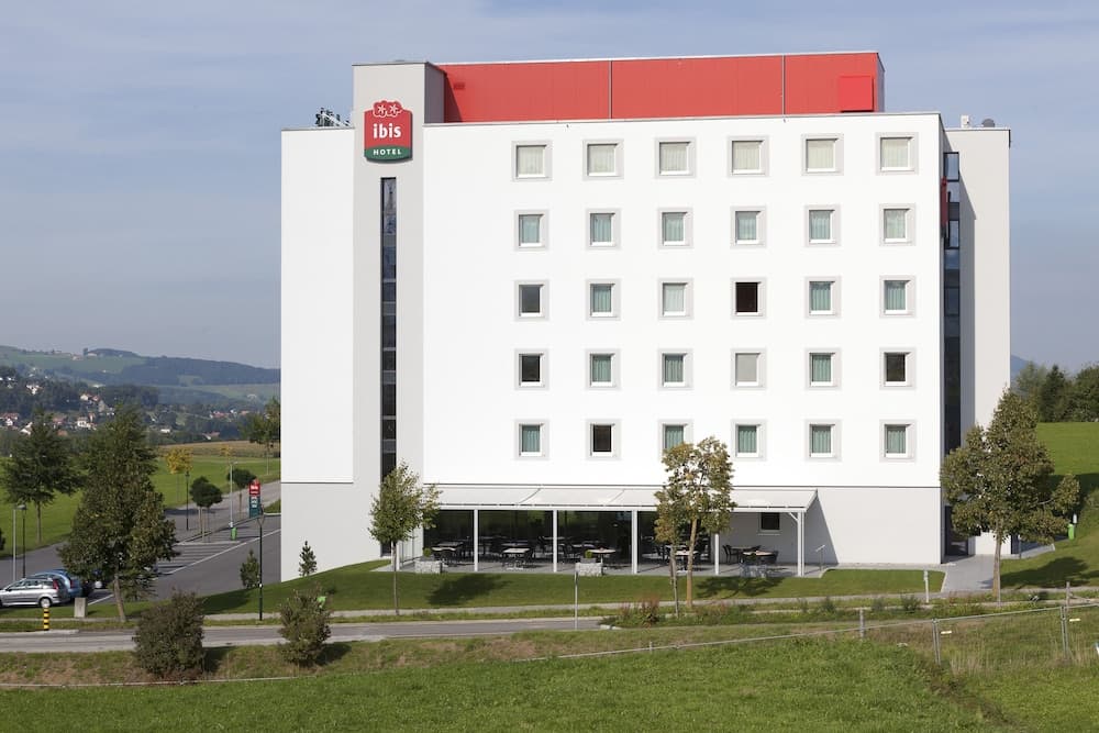 Ibis Bulle La Gruyere main