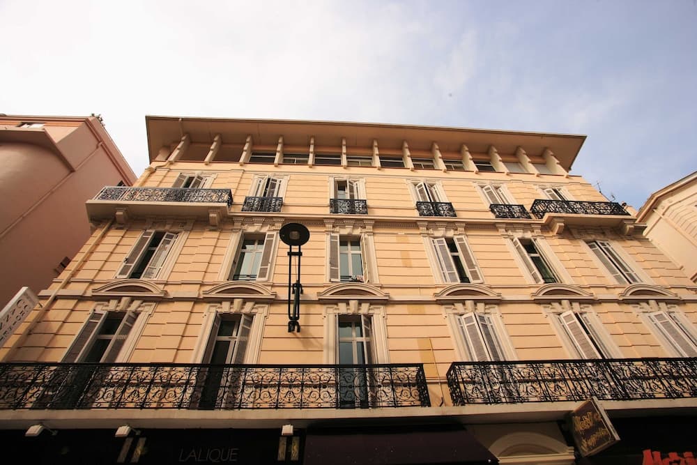 Cannes Croisette Prestige main